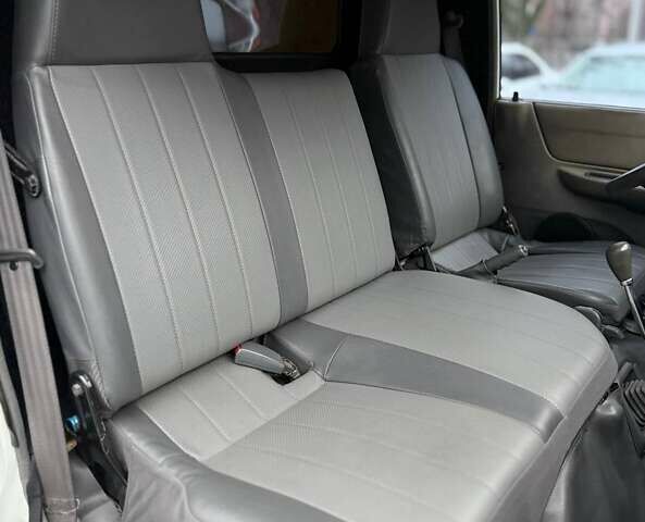 Білий Мазда E-series, об'ємом двигуна 2.18 л та пробігом 139 тис. км за 7499 $, фото 13 на Automoto.ua