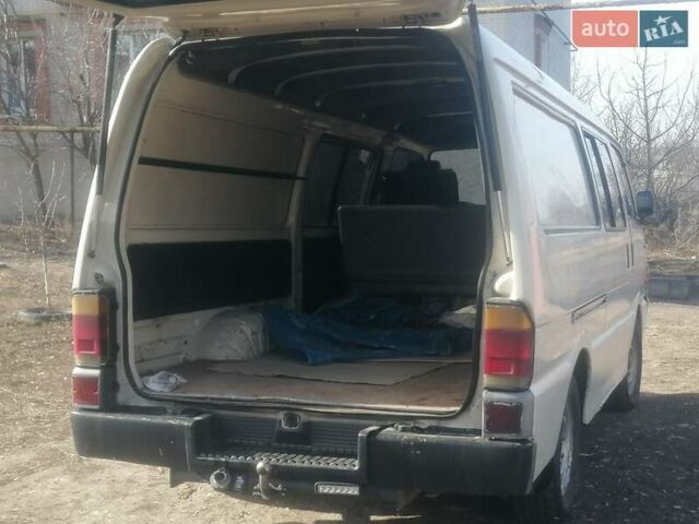 Белый Мазда E-series, объемом двигателя 2 л и пробегом 300 тыс. км за 1510 $, фото 1 на Automoto.ua