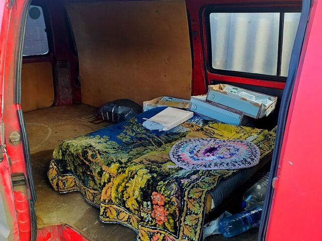 Червоний Мазда E-Series, об'ємом двигуна 2.2 л та пробігом 524 тис. км за 800 $, фото 5 на Automoto.ua