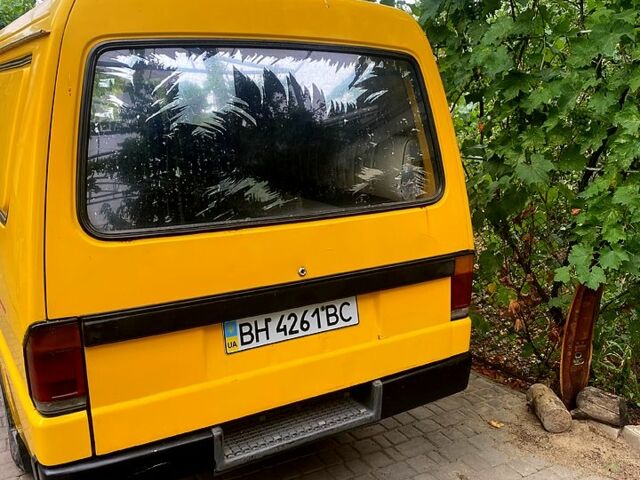 Желтый Мазда E-Series, объемом двигателя 2.2 л и пробегом 101 тыс. км за 3000 $, фото 1 на Automoto.ua