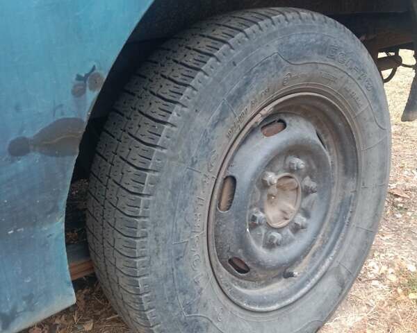 Синий Мазда E-series, объемом двигателя 2.2 л и пробегом 300 тыс. км за 1799 $, фото 2 на Automoto.ua