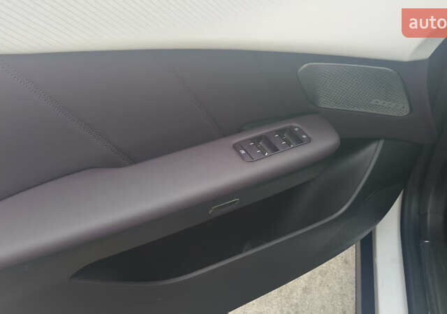 Белый Мазда EZ-6, объемом двигателя 0 л и пробегом 1 тыс. км за 35200 $, фото 14 на Automoto.ua