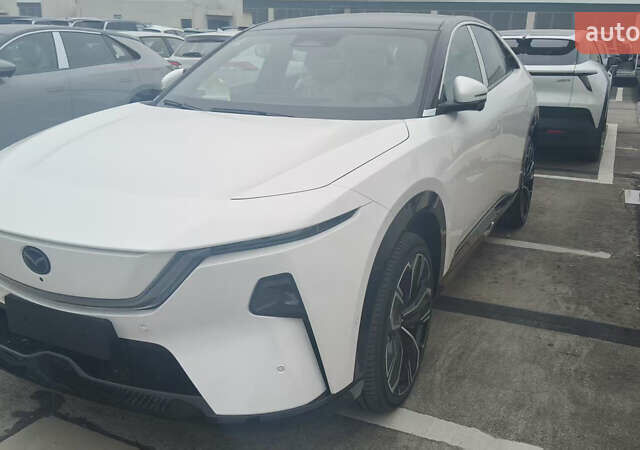 Белый Мазда EZ-6, объемом двигателя 0 л и пробегом 1 тыс. км за 35200 $, фото 1 на Automoto.ua