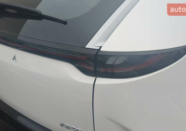 Белый Мазда EZ-6, объемом двигателя 0 л и пробегом 1 тыс. км за 35200 $, фото 5 на Automoto.ua