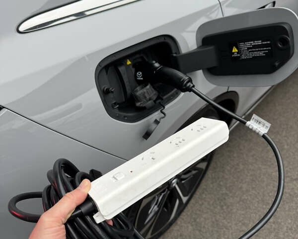 Мазда EZ-6, объемом двигателя 0 л и пробегом 9 тыс. км за 31000 $, фото 7 на Automoto.ua