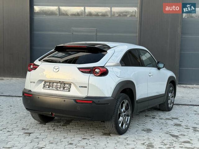 Белый Мазда MX-30, объемом двигателя 0 л и пробегом 87 тыс. км за 14400 $, фото 3 на Automoto.ua