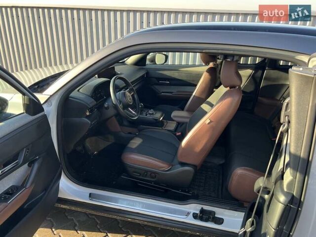 Белый Мазда MX-30, объемом двигателя 0 л и пробегом 26 тыс. км за 19000 $, фото 19 на Automoto.ua