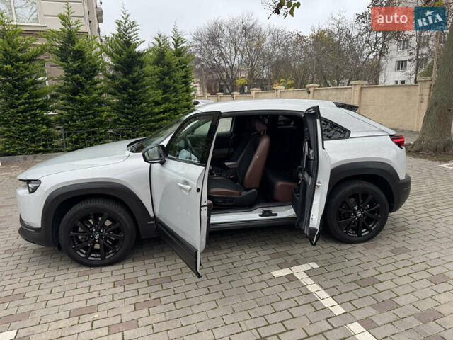 Белый Мазда MX-30, объемом двигателя 0 л и пробегом 52 тыс. км за 15000 $, фото 5 на Automoto.ua