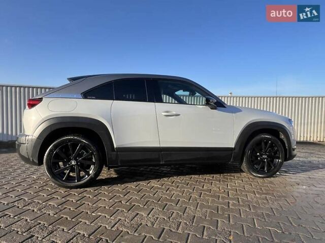 Белый Мазда MX-30, объемом двигателя 0 л и пробегом 26 тыс. км за 19000 $, фото 2 на Automoto.ua