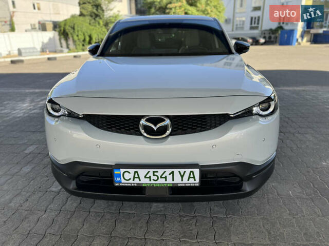 Білий Мазда MX-30, об'ємом двигуна 0 л та пробігом 37 тис. км за 16500 $, фото 2 на Automoto.ua
