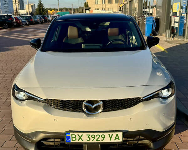 Белый Мазда MX-30, объемом двигателя 0 л и пробегом 139 тыс. км за 13750 $, фото 17 на Automoto.ua
