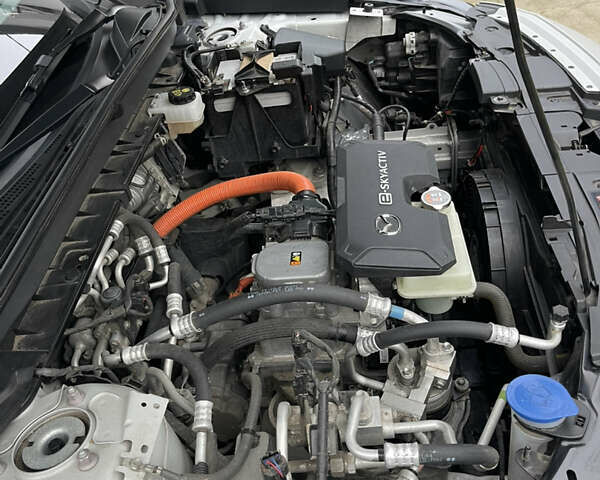 Белый Мазда MX-30, объемом двигателя 0 л и пробегом 65 тыс. км за 18500 $, фото 22 на Automoto.ua