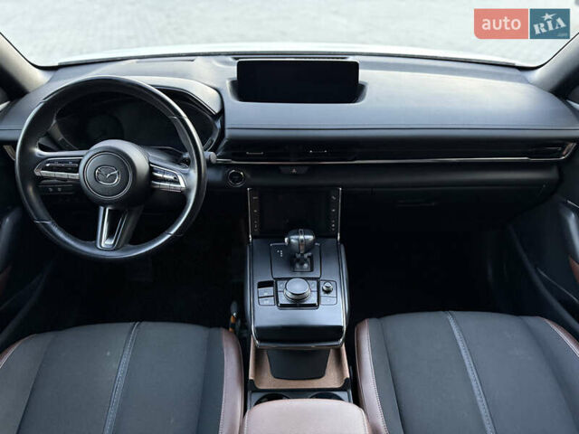 Белый Мазда MX-30, объемом двигателя 0 л и пробегом 87 тыс. км за 14400 $, фото 6 на Automoto.ua