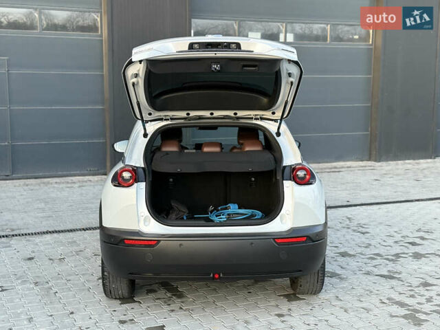 Белый Мазда MX-30, объемом двигателя 0 л и пробегом 87 тыс. км за 14400 $, фото 9 на Automoto.ua