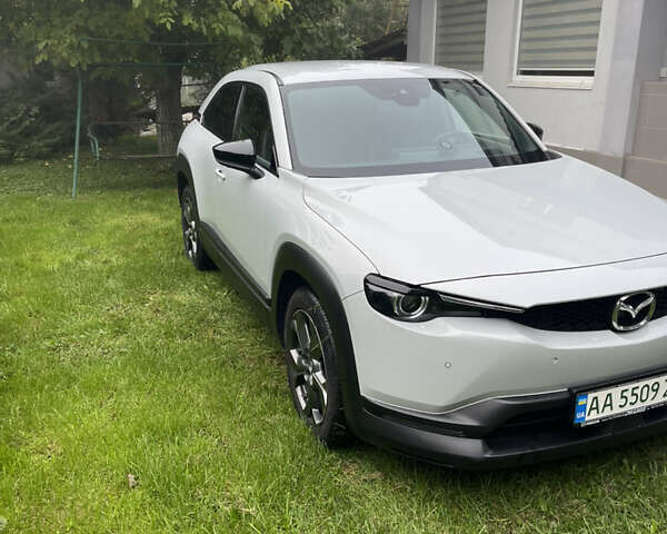 Белый Мазда MX-30, объемом двигателя 0 л и пробегом 65 тыс. км за 18500 $, фото 6 на Automoto.ua