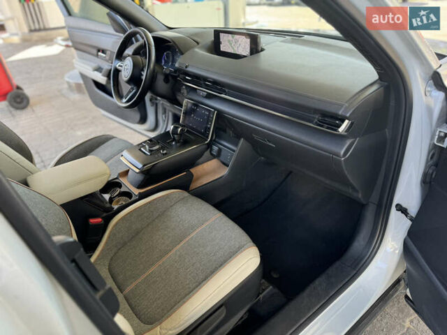 Білий Мазда MX-30, об'ємом двигуна 0 л та пробігом 37 тис. км за 16500 $, фото 8 на Automoto.ua