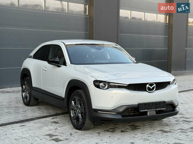 Белый Мазда MX-30, объемом двигателя 0 л и пробегом 87 тыс. км за 14400 $, фото 2 на Automoto.ua
