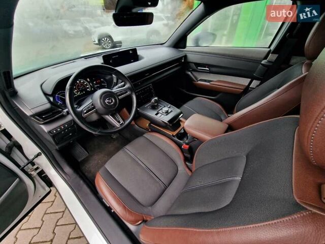 Белый Мазда MX-30, объемом двигателя 0 л и пробегом 32 тыс. км за 14939 $, фото 18 на Automoto.ua