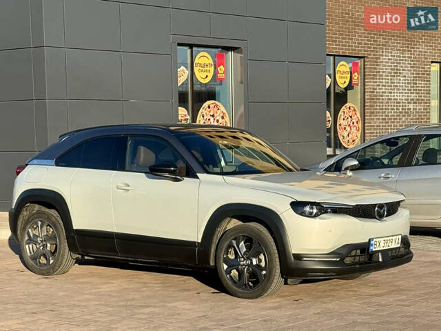 Белый Мазда MX-30, объемом двигателя 0 л и пробегом 139 тыс. км за 13750 $, фото 7 на Automoto.ua