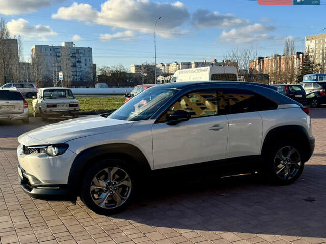 Белый Мазда MX-30, объемом двигателя 0 л и пробегом 139 тыс. км за 13750 $, фото 1 на Automoto.ua