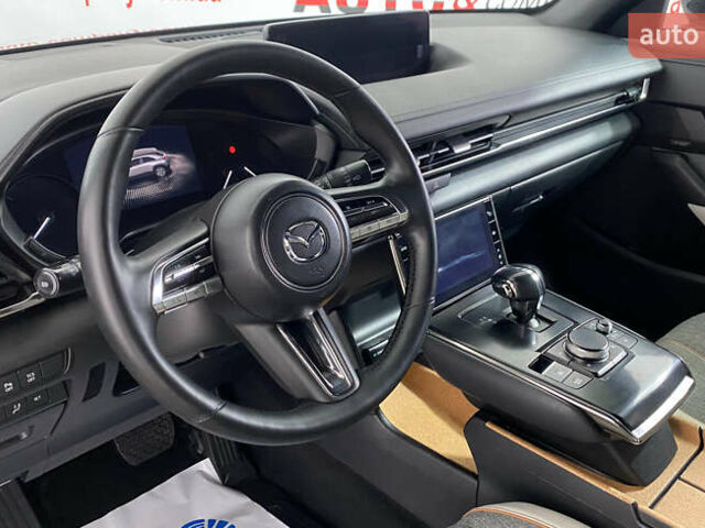 Белый Мазда MX-30, объемом двигателя 0 л и пробегом 139 тыс. км за 13950 $, фото 5 на Automoto.ua