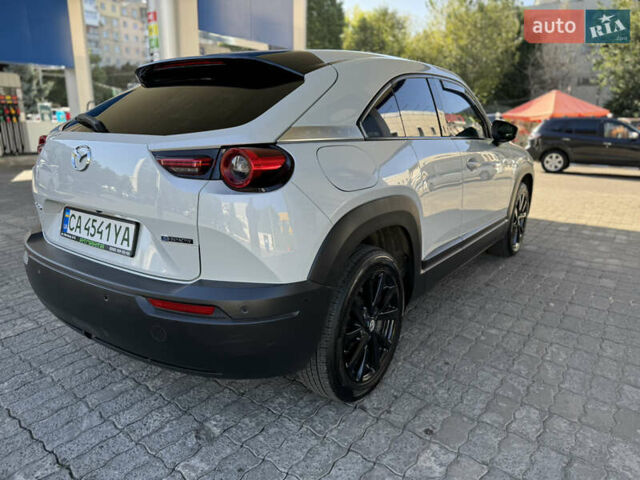 Білий Мазда MX-30, об'ємом двигуна 0 л та пробігом 37 тис. км за 16500 $, фото 3 на Automoto.ua