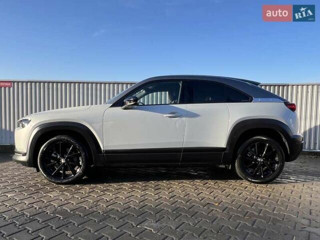 Белый Мазда MX-30, объемом двигателя 0 л и пробегом 26 тыс. км за 19000 $, фото 3 на Automoto.ua