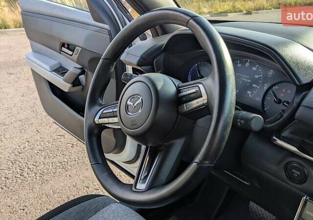 Белый Мазда MX-30, объемом двигателя 0 л и пробегом 105 тыс. км за 13800 $, фото 54 на Automoto.ua