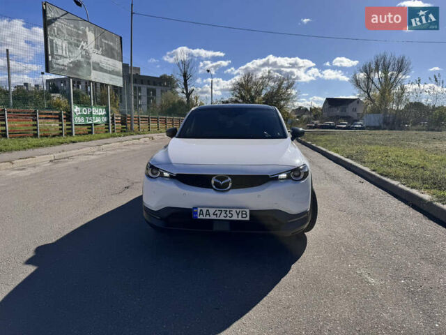 Мазда MX-30 2021 в Киеве на Automoto.ua Белый Мазда MX-30, объемом двигателя 0 л и пробегом 24 тыс. км за 15500 $, фото 3 на Automoto.ua