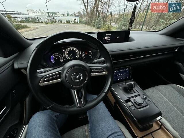Белый Мазда MX-30, объемом двигателя 0 л и пробегом 69 тыс. км за 14100 $, фото 18 на Automoto.ua