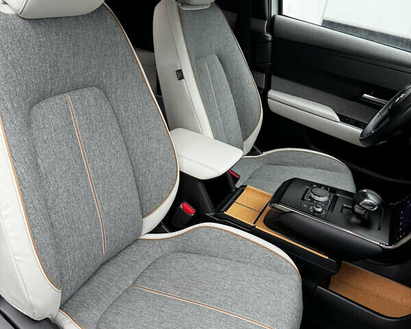 Белый Мазда MX-30, объемом двигателя 0 л и пробегом 50 тыс. км за 14500 $, фото 11 на Automoto.ua