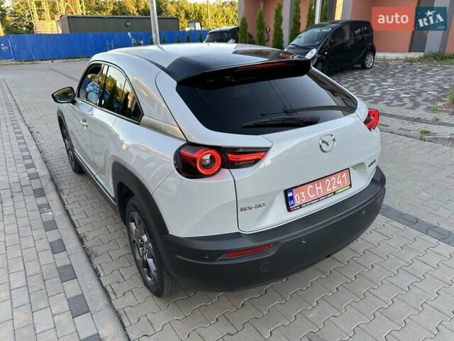 Белый Мазда MX-30, объемом двигателя 0 л и пробегом 68 тыс. км за 14000 $, фото 10 на Automoto.ua