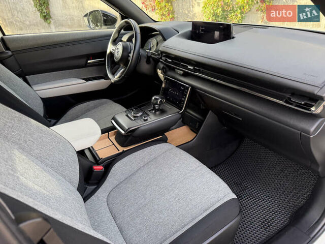 Білий Мазда MX-30, об'ємом двигуна 0 л та пробігом 33 тис. км за 14850 $, фото 21 на Automoto.ua