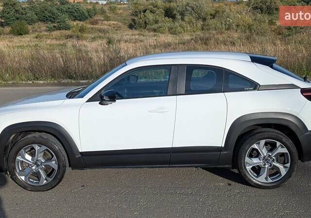 Белый Мазда MX-30, объемом двигателя 0 л и пробегом 105 тыс. км за 13800 $, фото 10 на Automoto.ua