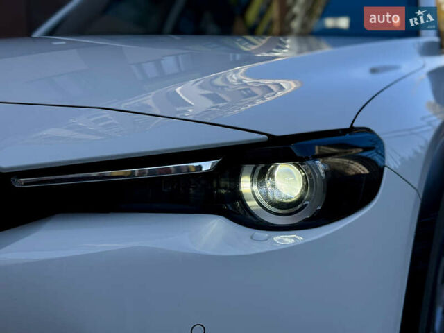 Белый Мазда MX-30, объемом двигателя 0 л и пробегом 64 тыс. км за 14000 $, фото 14 на Automoto.ua