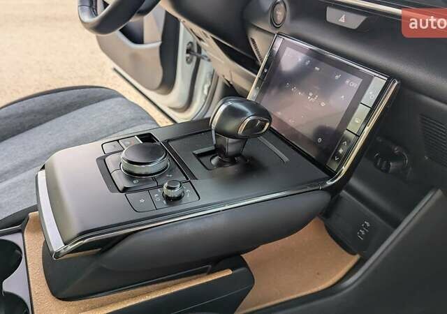Белый Мазда MX-30, объемом двигателя 0 л и пробегом 105 тыс. км за 13800 $, фото 58 на Automoto.ua