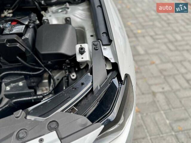 Белый Мазда MX-30, объемом двигателя 0 л и пробегом 33 тыс. км за 14950 $, фото 137 на Automoto.ua