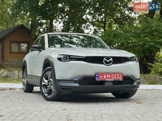 Белый Мазда MX-30, объемом двигателя 0 л и пробегом 33 тыс. км за 14950 $, фото 2 на Automoto.ua