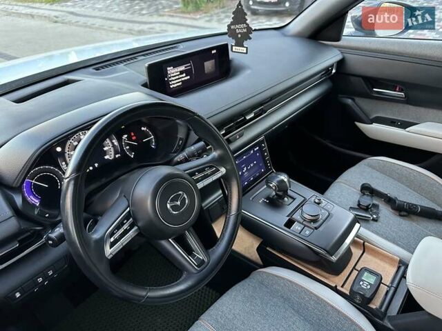 Белый Мазда MX-30, объемом двигателя 0 л и пробегом 68 тыс. км за 14000 $, фото 12 на Automoto.ua