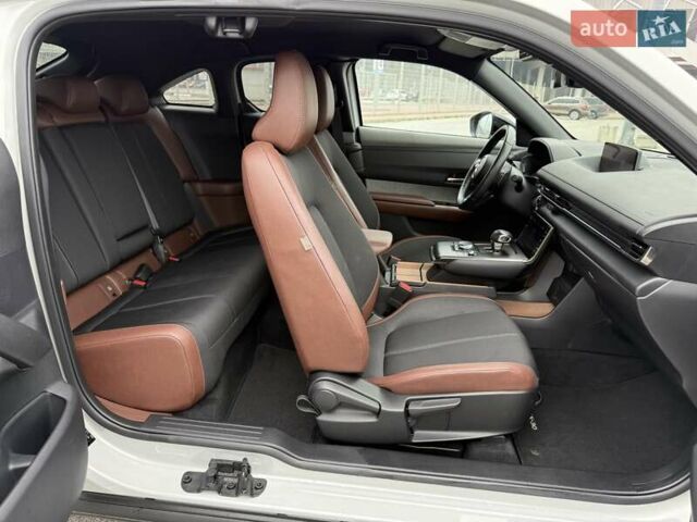 Білий Мазда MX-30, об'ємом двигуна 0 л та пробігом 15 тис. км за 15300 $, фото 24 на Automoto.ua
