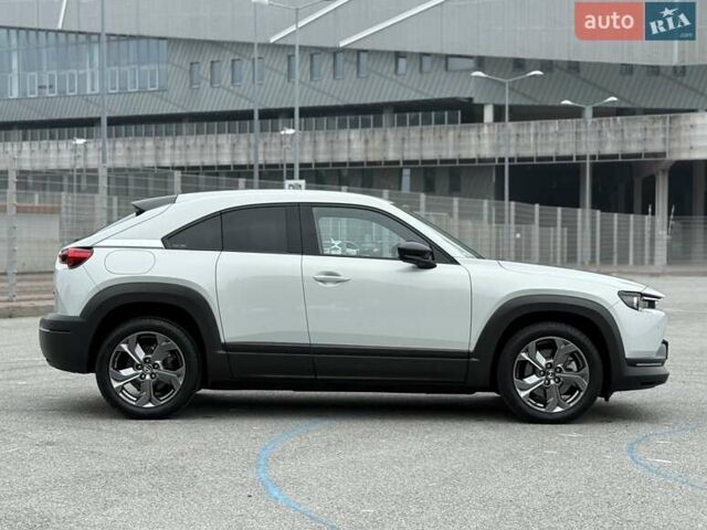 Білий Мазда MX-30, об'ємом двигуна 0 л та пробігом 15 тис. км за 15300 $, фото 9 на Automoto.ua