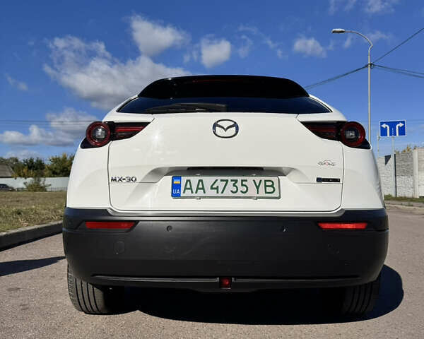 Мазда MX-30 2021 в Киеве на Automoto.ua Белый Мазда MX-30, объемом двигателя 0 л и пробегом 24 тыс. км за 15500 $, фото 10 на Automoto.ua