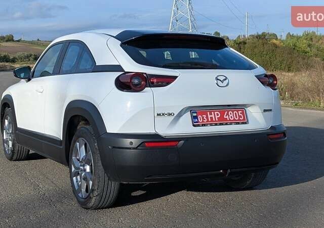 Белый Мазда MX-30, объемом двигателя 0 л и пробегом 105 тыс. км за 13800 $, фото 72 на Automoto.ua