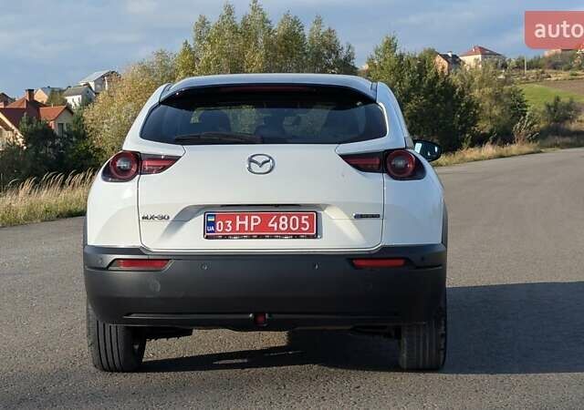Белый Мазда MX-30, объемом двигателя 0 л и пробегом 105 тыс. км за 13800 $, фото 12 на Automoto.ua