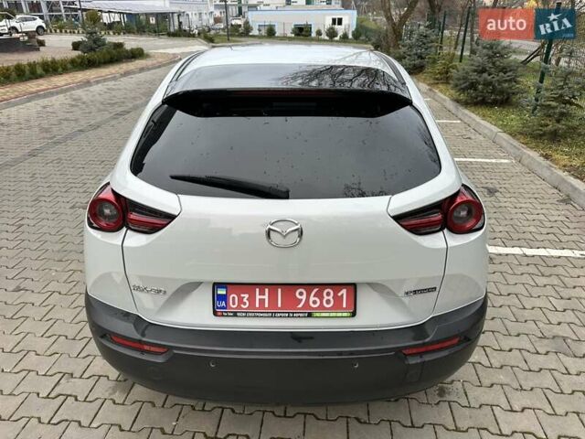 Белый Мазда MX-30, объемом двигателя 0 л и пробегом 69 тыс. км за 14100 $, фото 7 на Automoto.ua