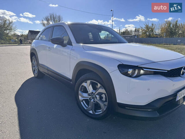 Мазда MX-30 2021 в Киеве на Automoto.ua Белый Мазда MX-30, объемом двигателя 0 л и пробегом 24 тыс. км за 15500 $, фото 1 на Automoto.ua