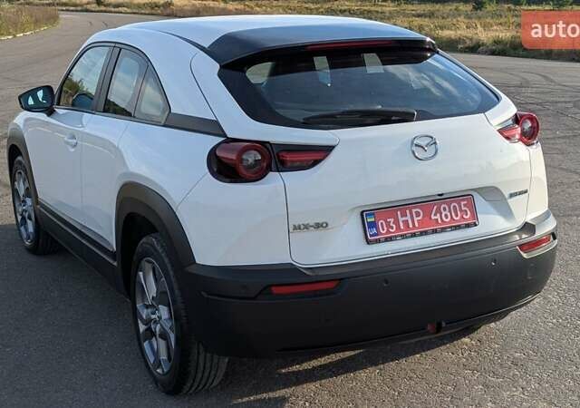 Белый Мазда MX-30, объемом двигателя 0 л и пробегом 90 тыс. км за 14200 $, фото 29 на Automoto.ua