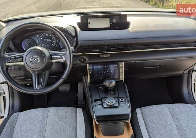Белый Мазда MX-30, объемом двигателя 0 л и пробегом 105 тыс. км за 13800 $, фото 46 на Automoto.ua