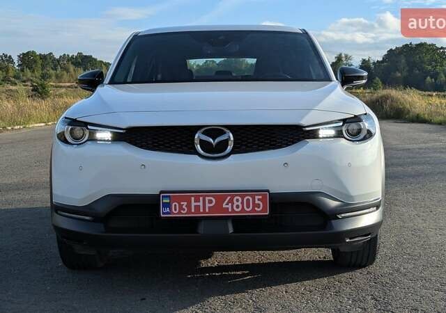 Белый Мазда MX-30, объемом двигателя 0 л и пробегом 105 тыс. км за 13800 $, фото 8 на Automoto.ua