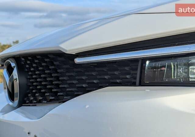 Белый Мазда MX-30, объемом двигателя 0 л и пробегом 105 тыс. км за 13800 $, фото 4 на Automoto.ua